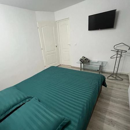 Garsoniera Casa Dragoeni, Targu Jiu Apartment ภายนอก รูปภาพ