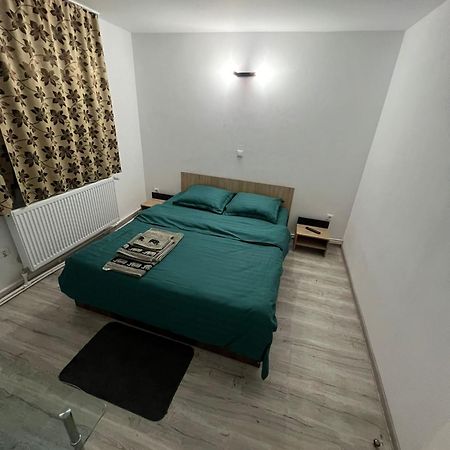 Garsoniera Casa Dragoeni, Targu Jiu Apartment ภายนอก รูปภาพ